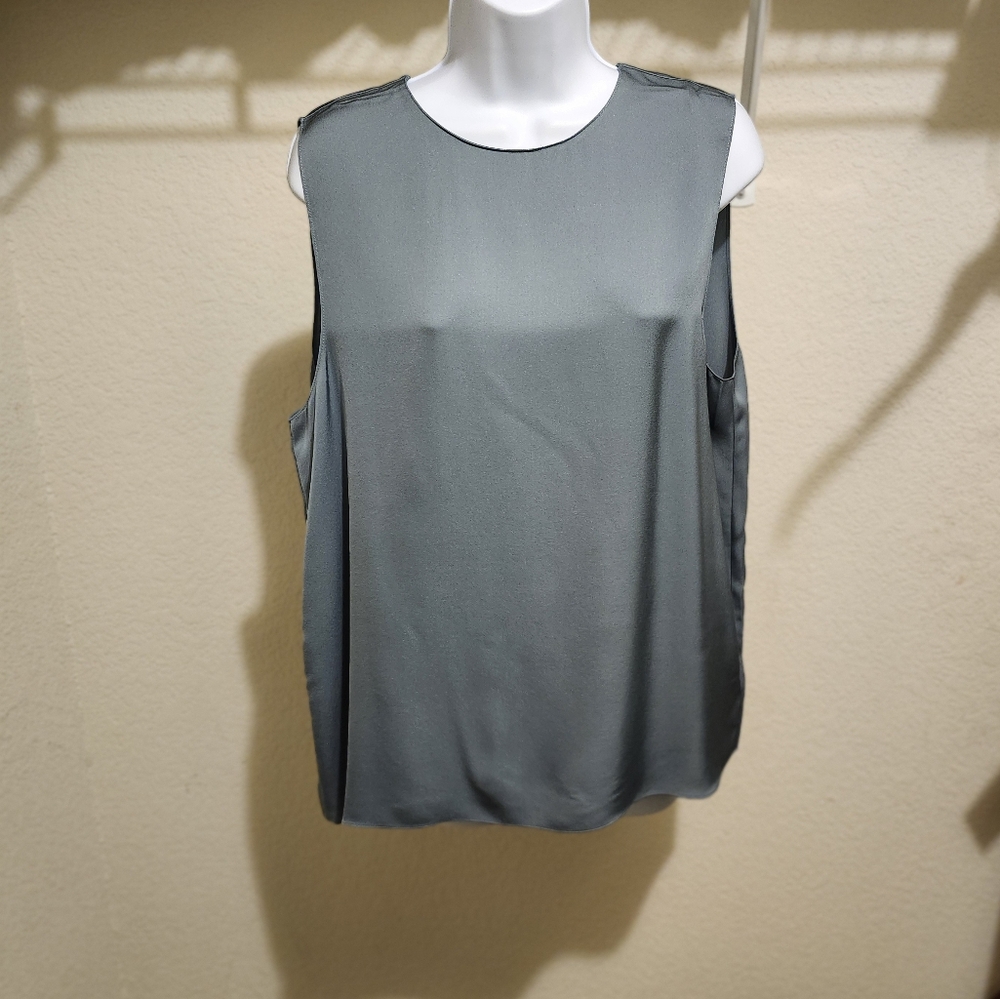 NWT Theory silk shell